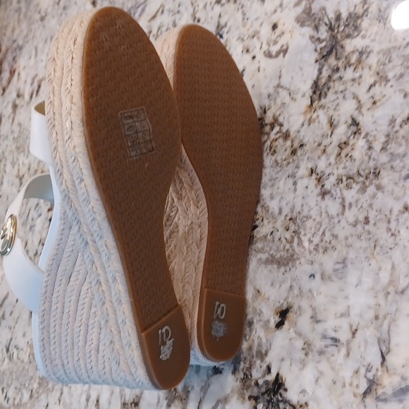 Michael Kors Lucinda Vachetta Leather Epadrille Wedge Sandals, White Leather 10 - Picture 13 of 16